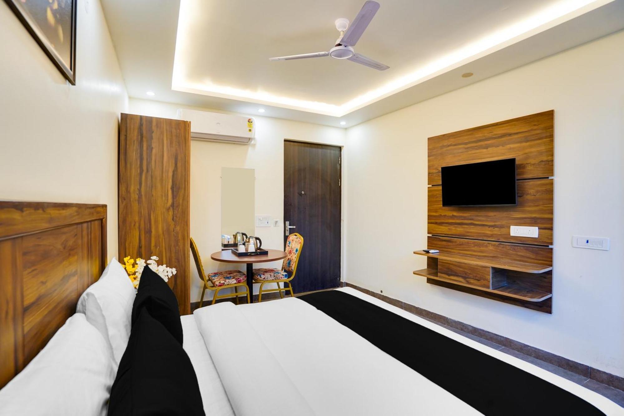 Super Townhouse The Royal Casa 호텔 가지아바드 외부 사진